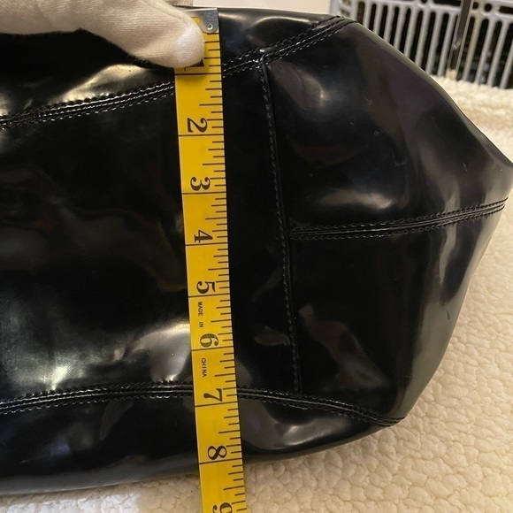 DKNY patent leather large hobo tote bag in black and silver hardware - Picture 12 of 16